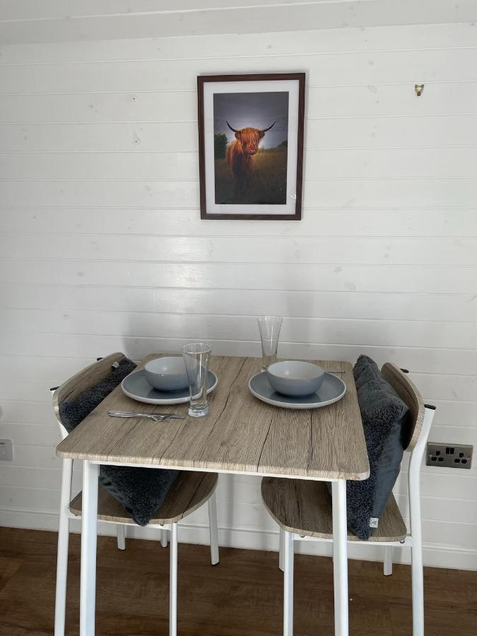 Hideaway Pod Near Loch Ness For A Tranquil Retreat Apartment Lewiston Bagian luar foto
