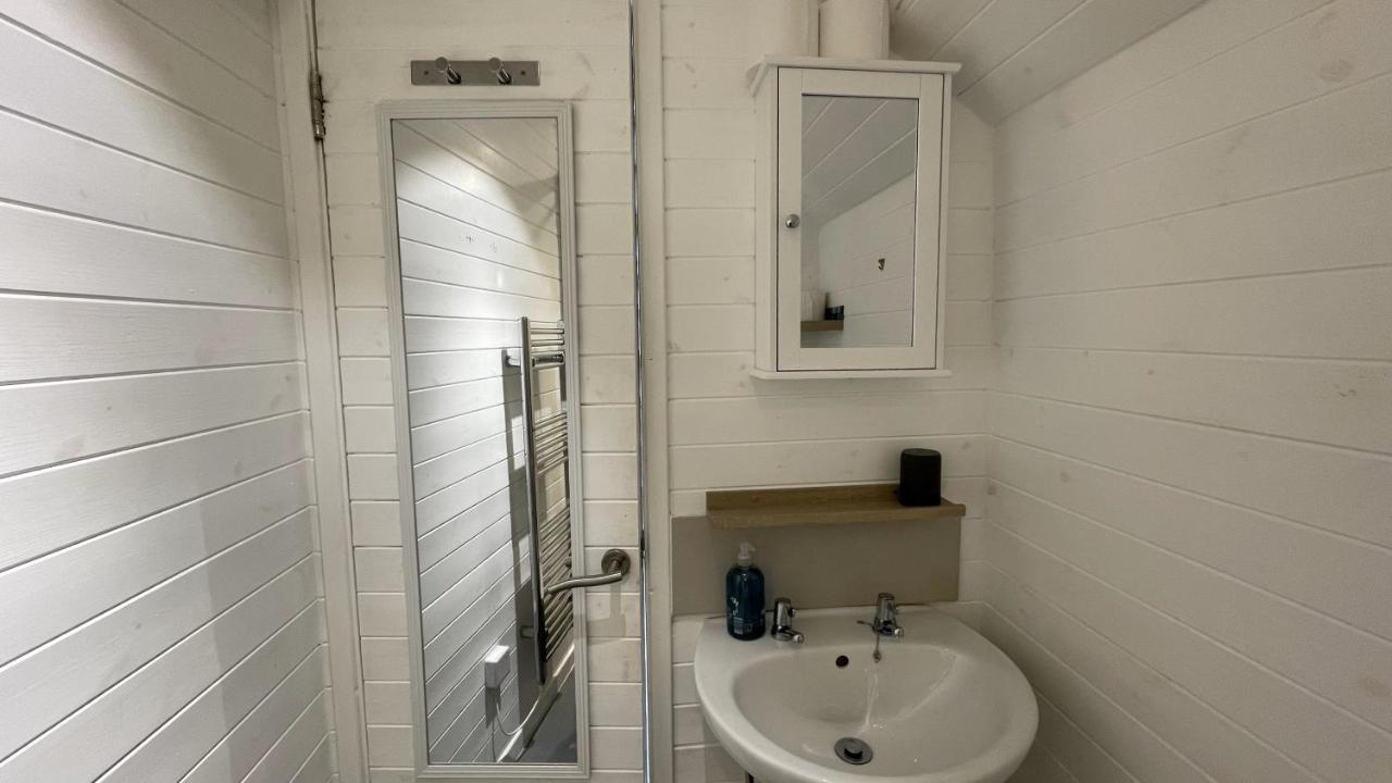 Hideaway Pod Near Loch Ness For A Tranquil Retreat Apartment Lewiston Bagian luar foto