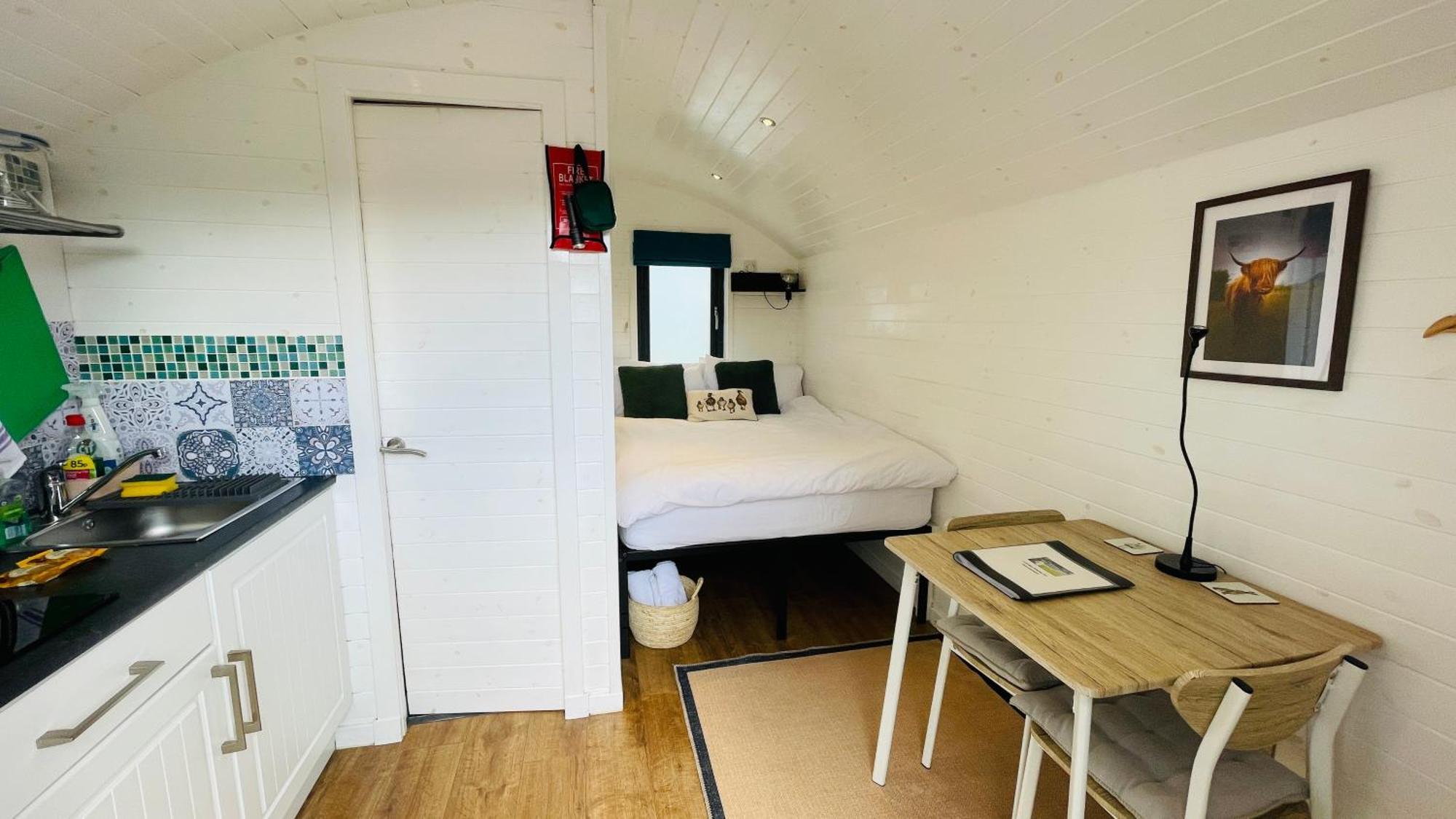Hideaway Pod Near Loch Ness For A Tranquil Retreat Apartment Lewiston Bagian luar foto