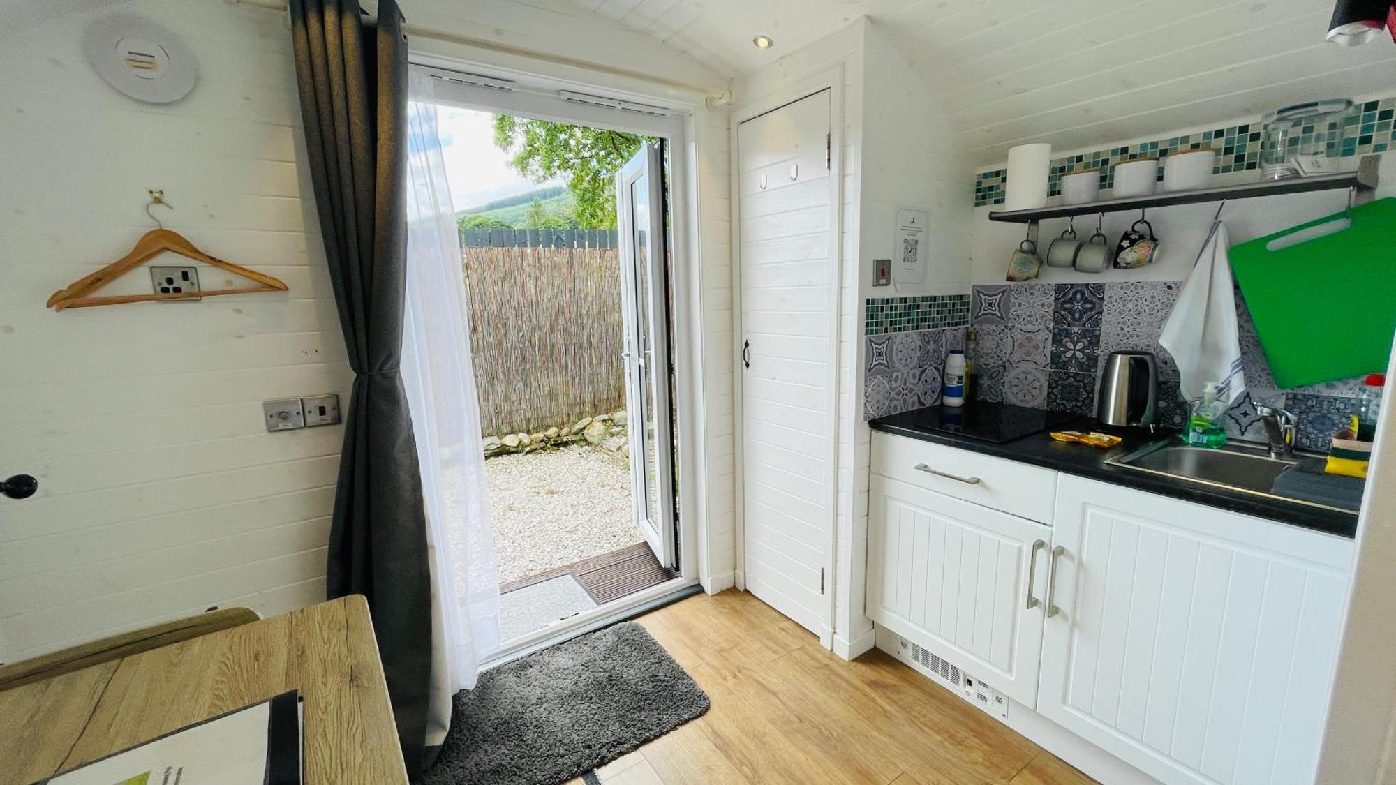 Hideaway Pod Near Loch Ness For A Tranquil Retreat Apartment Lewiston Bagian luar foto